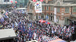 '박근혜 탄핵 2년' 앞두고 서울 곳곳 '태극기 집회'