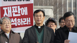 전두환 사자명예훼손, 조비오 신부 조카 조영대 신부 (사진=연합뉴스)