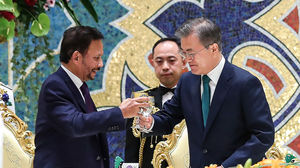 문 대통령, 볼키아 브루나이 국왕(사진=연합뉴스)