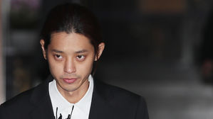 경찰관이 변호사와 짜고 '정준영 여친 불법 촬영' 덮었다