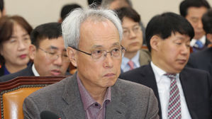 질의 듣는 문성현 경사노위 위원장 (사진=연합뉴스)