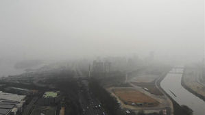 오후부터 미세먼지 씻어낼 빗방울&hellip;그친 뒤 다시 꽃샘추위