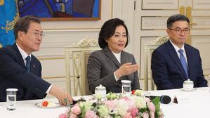 문재인 대통령 장관 임명장 수여 (사진=연합뉴스)