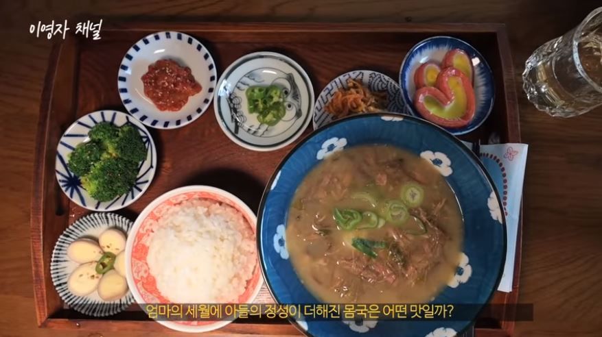 유튜버 데뷔한 이영자, 드디어 첫 영상 공개…넋 놓고 보게 만드는 먹방 '눈길'