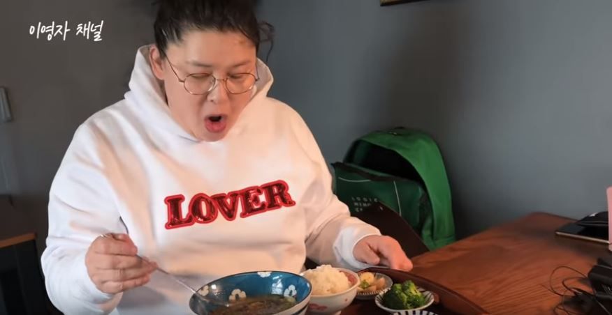 유튜버 데뷔한 이영자, 드디어 첫 영상 공개…넋 놓고 보게 만드는 먹방 '눈길'