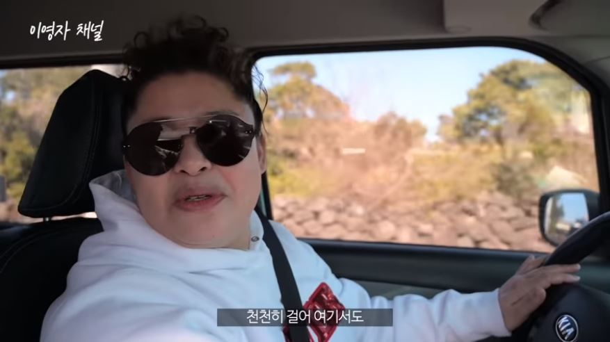 유튜버 데뷔한 이영자, 드디어 첫 영상 공개…넋 놓고 보게 만드는 먹방 '눈길'