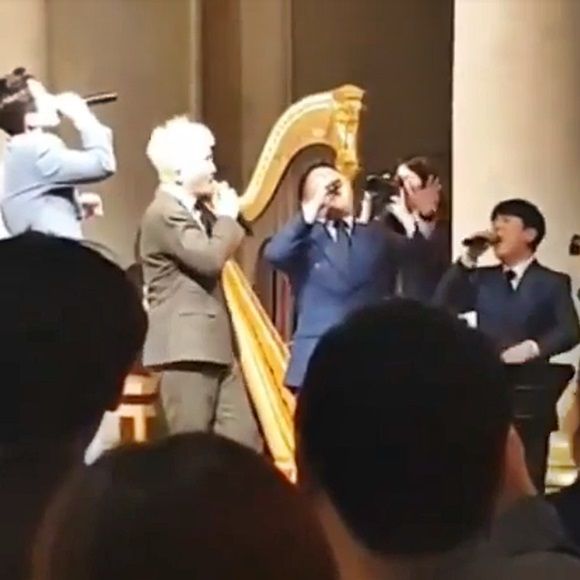 이용진 결혼식 뒤집어놓은 '뼈그맨' 절친 4인방의 '폭소 만발' 축가
