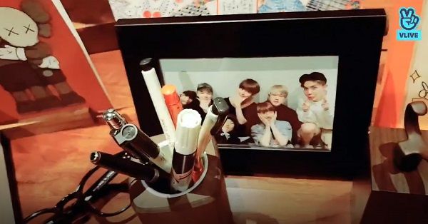 응원 온 팬들에게 '가족사진' 선물한 방탄소년단 리더 (사진=V 라이브 캡처)