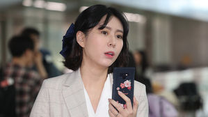 출국하는 윤지오 (사진=연합뉴스)