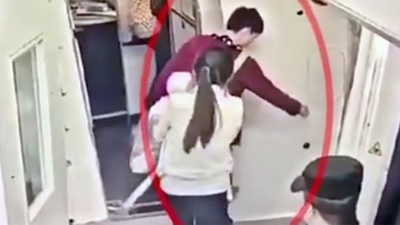 [월드리포트] 왜 비행기 엔진에 동전을 던질까?