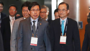 박상기 법무부 장관(왼쪽)과 문무일 검찰총장 (사진=연합뉴스)