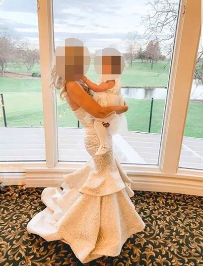 결혼식에 하얀색 드레스 입고 나타난 '시어머니'