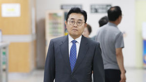 '뇌물 혐의' 전병헌 2심서 징역 8년 6개월 구형