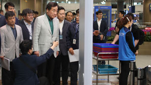 이 총리, 인천공항서 아프리카돼지열병 국경검역 현장점검