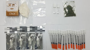 경찰이 압수한 주사기와 마약 (사진=인천지방경찰청 제공, 연합뉴스)