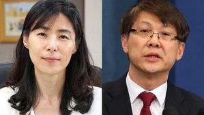 문재인 대통령 청와대 인사수석 교체-왼쪽부터 김외숙 법제처장, 김형연 청와대 법무비서관 (사진=청와대 제공, 연합뉴스)