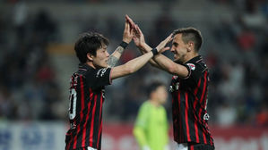 박동진&middot;오스마르&middot;페시치, K리그 500승 축포&hellip;서울, 2위 도약