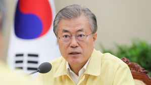 헝가리 유람선 사고 대책회의 하는 문재인 대통령 (사진=청와대 제공, 연합뉴스)