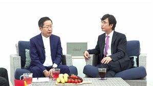 유시민 노무현재단 이사장, 홍준표 전 자유한국당 대표