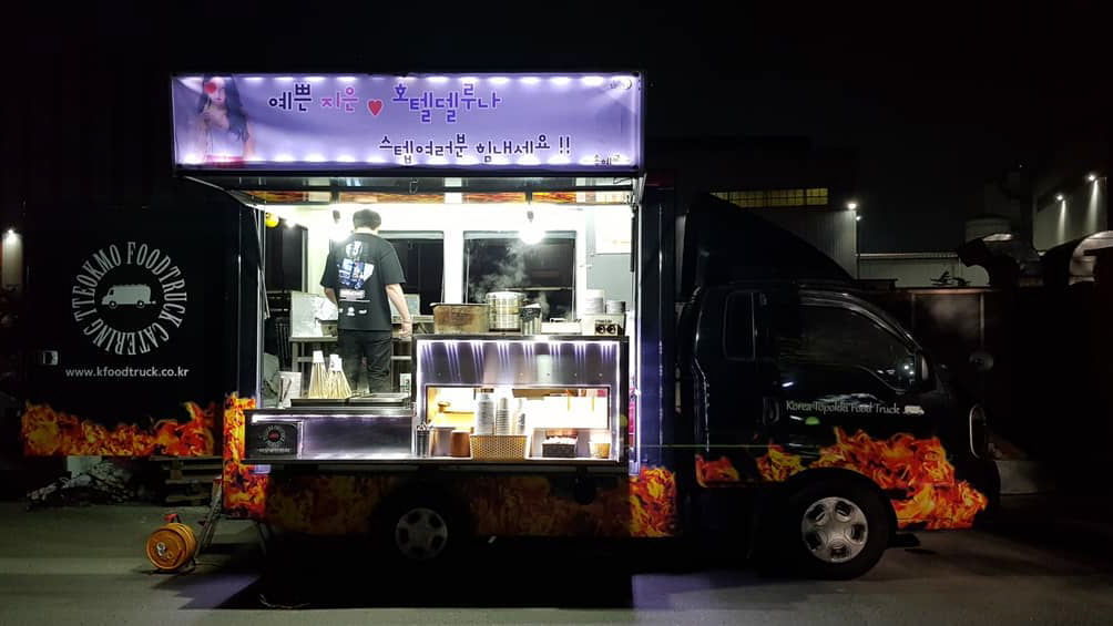 아이유 촬영장에 간식차 보낸 '뜻밖의' 배우…'언제 친해졌대?