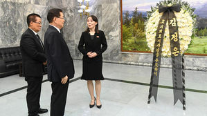 븍한 김여정 제1부부장 김정은 조화 조의문 전달 (사진=통일부 제공/연합뉴스)