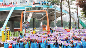 '정규직화 요구' 톨게이트 요금수납원 노조, 서울TG서 집회 (사진=연합뉴스)