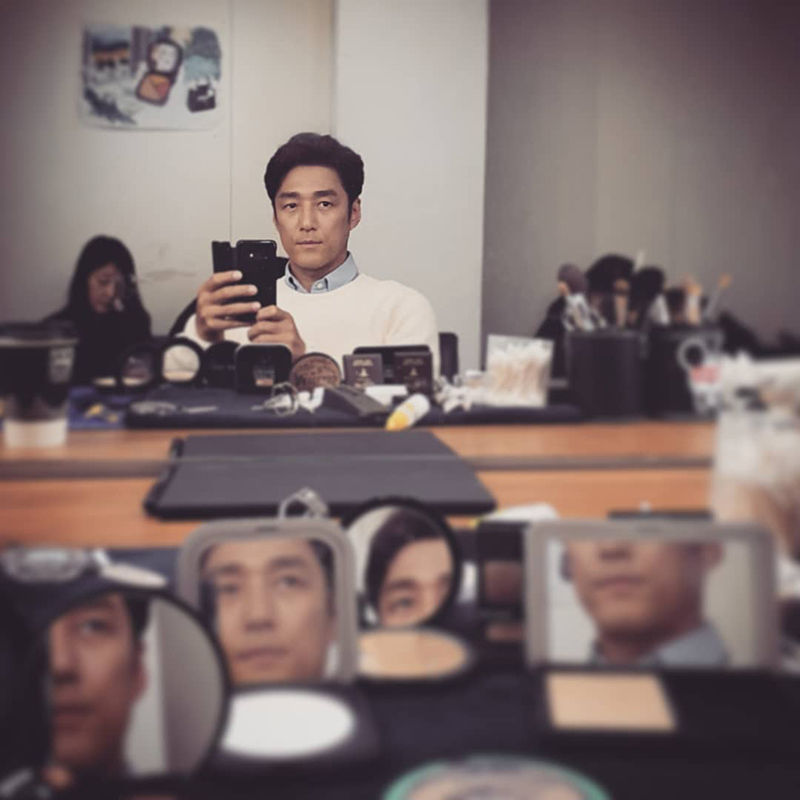 지진희 어딘가 이상한 '거울 셀카' 재조명 (사진=지진희 인스타그램 캡처)