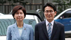 경찰 출석하는 백혜련 윤소하 의원 (사진=연합뉴스)