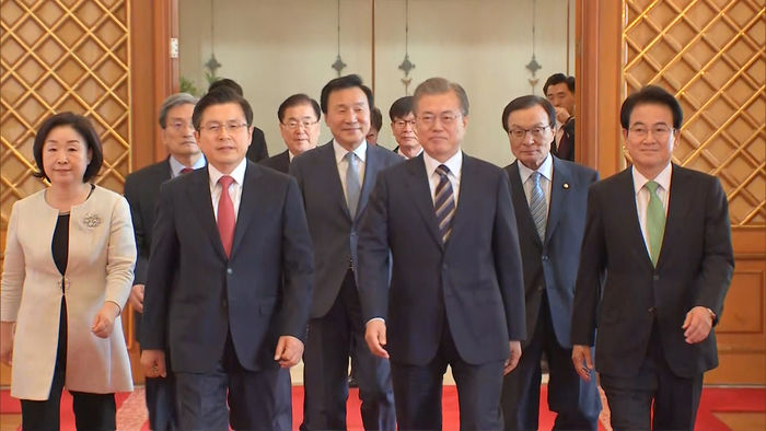 '문 대통령 - 5당 대표 회동'&hellip;어떤 얘기 나눴을까?