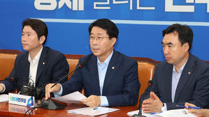원내대책회의-상임위간사단 연석회의에서 발언하고 있는 더불어민주당 조정식 정책위의장 (사진=연합뉴스)