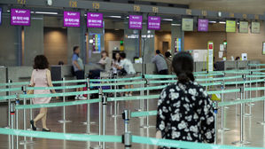 인천공항 한산한 일본행 항공기 탑승수속 (사진=연합뉴스)