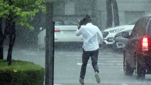 오늘 밤∼내일 새벽 서울 등 중부 천둥&middot;번개 동반 강한 비