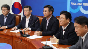 비상협력기구 실무회동 결과 브리핑하는 5당 사무총장 (사진=연합뉴스)