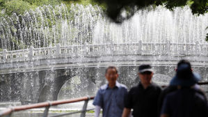 전국 폭염특보, 서울 32℃&middot;대구 35℃&hellip;서울&middot;경기&middot;영서 소나기