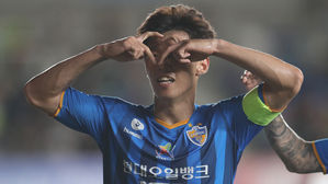 프로축구 '김보경 2골' 울산, 서울 꺾고 선두 도약