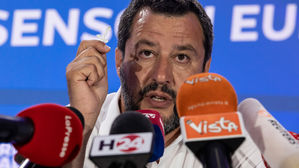 이탈리아 극우 부총리가 쏜 '연정 붕괴' 화살…'신의 한 수? 자충수?'