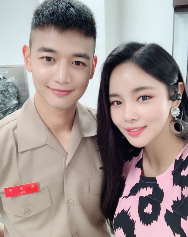 SHINee MINHO's New Photos with Jo Jung Min & NEONPUNCH Shared Online