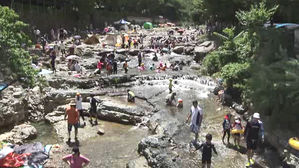 '말복 더위'에 계곡으로 바다로&hellip;삼계탕집 종일 북새통