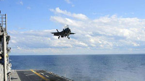 상륙함에 착륙하는 F-35B 스텔스 전투기 (사진=위키미디어 캡처, 연합뉴스)