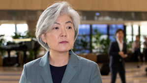 한중일 외교회담 위해 베이징 향하는 강경화 외교부 장관 (사진=연합뉴스)