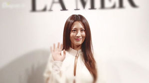 "배우 수현, 세 살 연상 사업가와 열애…진지하게 만나는 중"