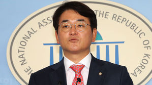 금융실명법 실효성 강화를 촉구하는 기자회견을 하는 더불어민주당 박용진 의원 (사진=연합뉴스)