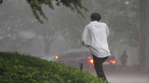 가을장마로 수도권 '물 폭탄'&hellip; 서울 등 호우주의보→경보