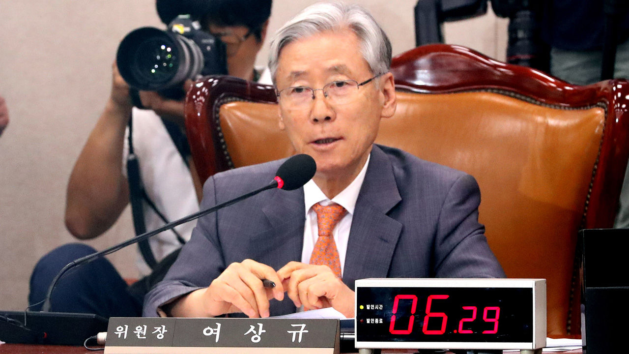 조국 인사청문회에서 질의하는 여상규 위원장 (사진=연합뉴스)