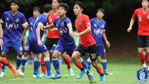 22세 이하 대표팀 정우영(10번)이 인천대와 연습경기를 뛰는 모습 (사진=대한축구협회 제공, 연합뉴스)