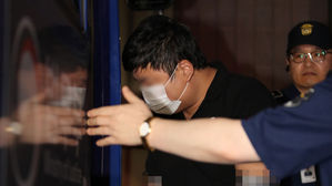 '가족펀드 의혹' 조국 5촌 조카 구속…검찰 수사 탄력