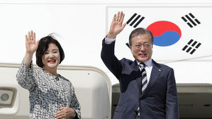 문 대통령, 서울 도착&hellip;'조국 정국' 등 국정현안 점검