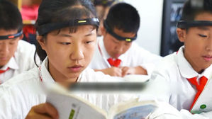 중국 초등학생 수업 중 뇌파 탐지