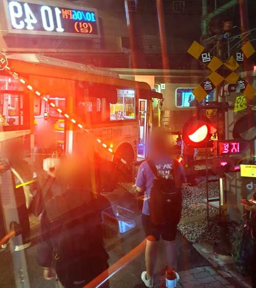 백마역 부근 철길 건널목서 열차와 버스 추돌 (사진=독자 제공, 연합뉴스)