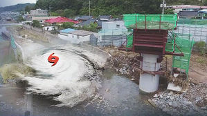 방치된 둑 사이로 하천 범람…태풍 피해, 예견된 '인재?'